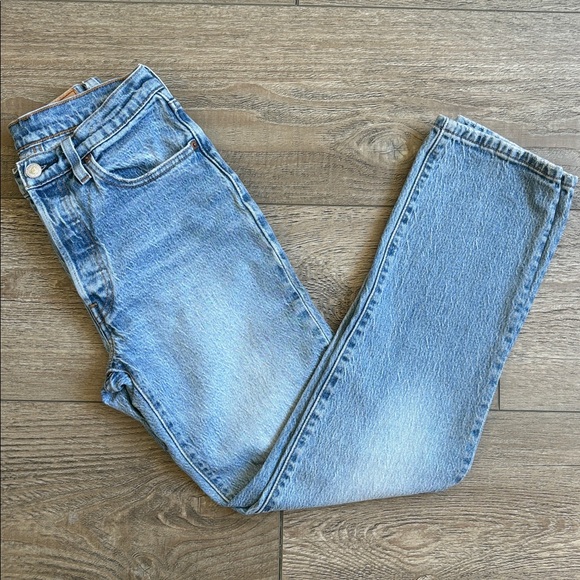 Levi's Light Blue Straight Leg Jeans - Picture 2 of 7